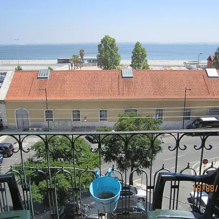 Alojamento de Acomodação e Pequeno-almoço B.mar & Suites Lisboa